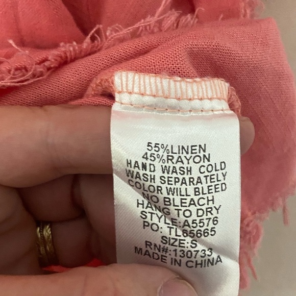 Umgee EUC coral ruffle raw hem relaxed fit linen blend casual blouse size S - Picture 7 of 7